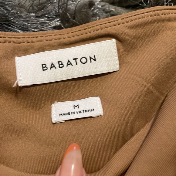 ARITZIA BABATON CONTOUR SQUARENECK BODYSUIT DARK SAND BROWN SIZE MEDIUM - Picture 5 of 6